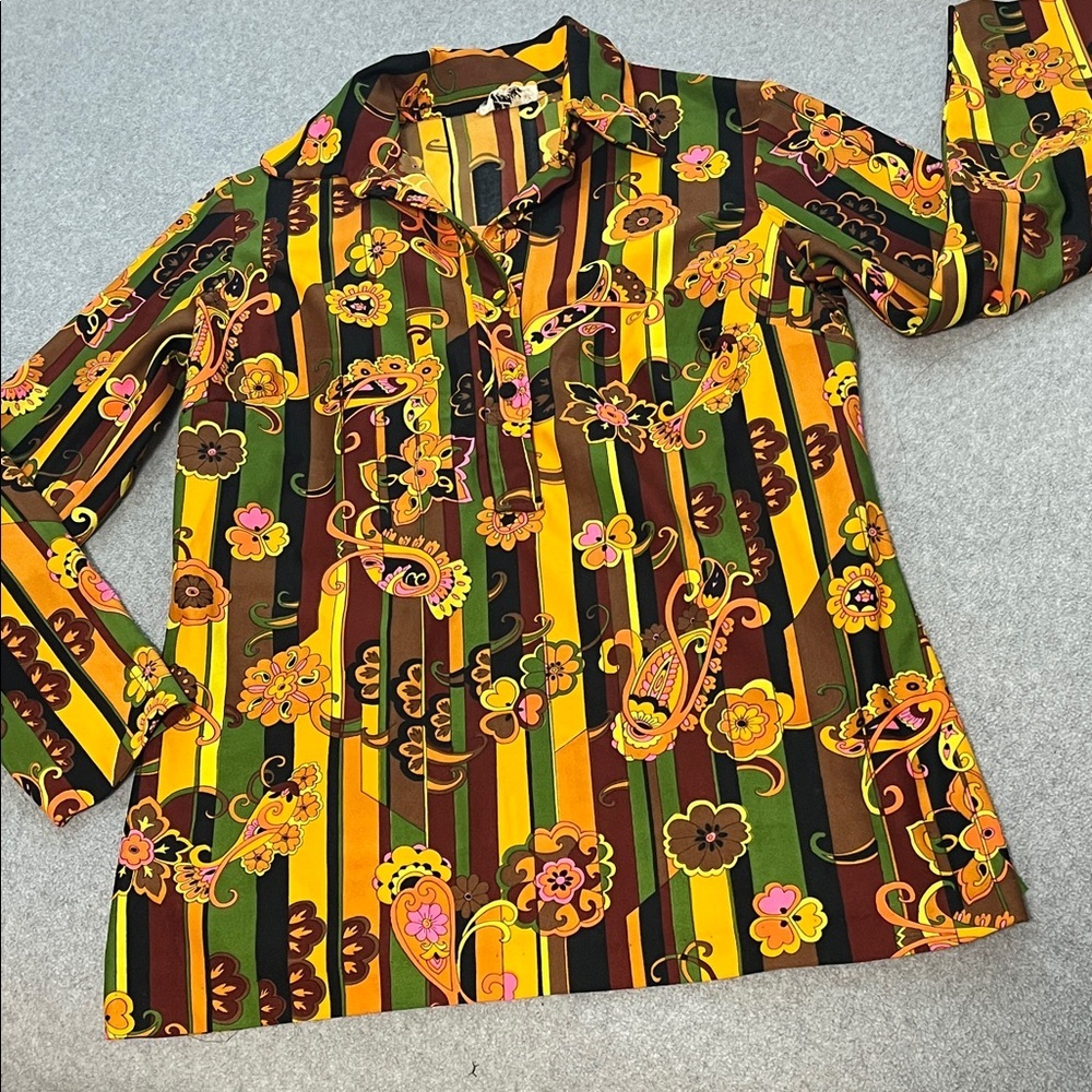 Funky Vintage Psychedelic 70s Top Small Floral Flower Power Jan Brady Indie